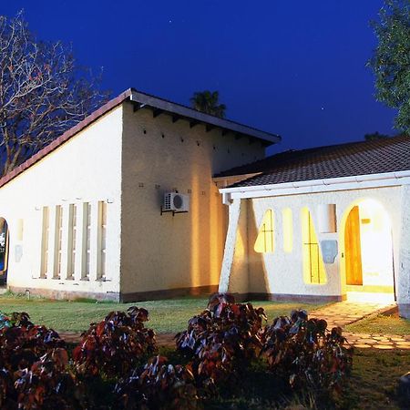 Kadoma Hotel & Conference Centre Extérieur photo