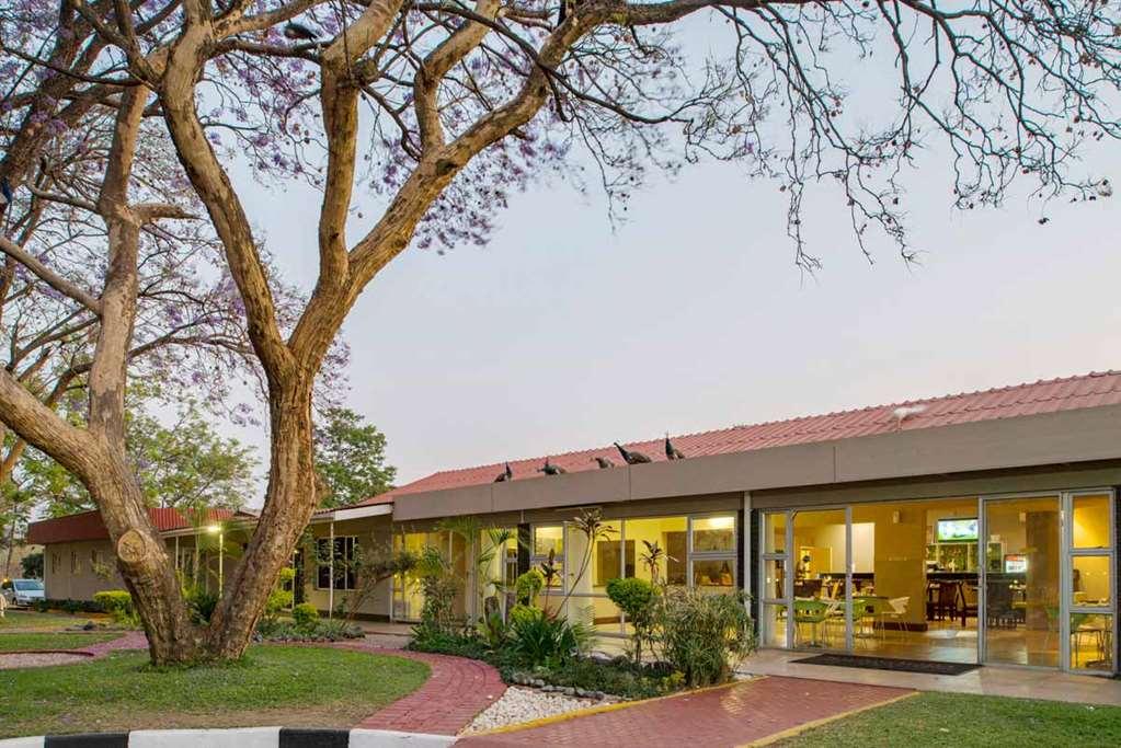 Kadoma Hotel & Conference Centre Extérieur photo