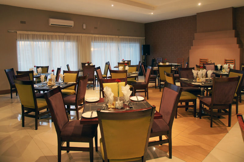 Kadoma Hotel & Conference Centre Extérieur photo