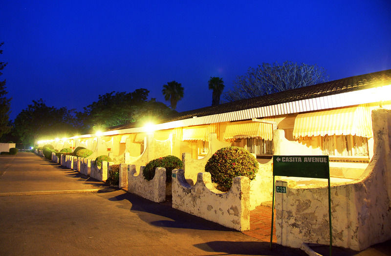Kadoma Hotel & Conference Centre Extérieur photo