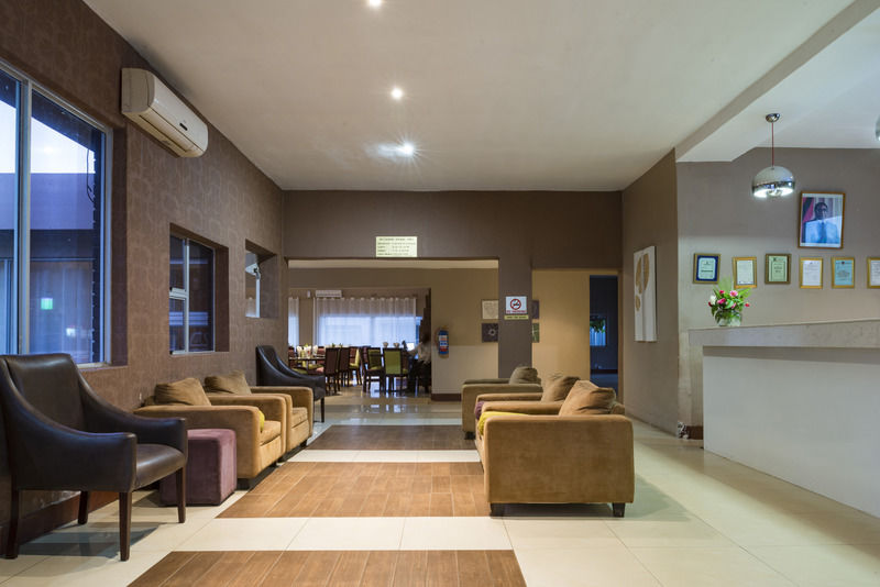 Kadoma Hotel & Conference Centre Extérieur photo