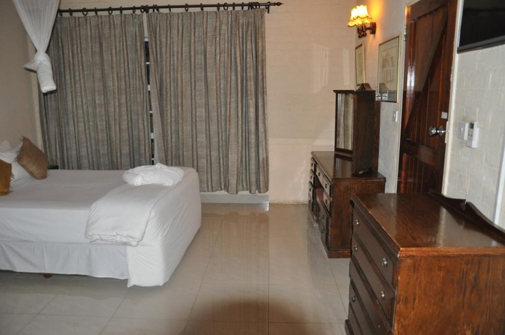 Kadoma Hotel & Conference Centre Extérieur photo