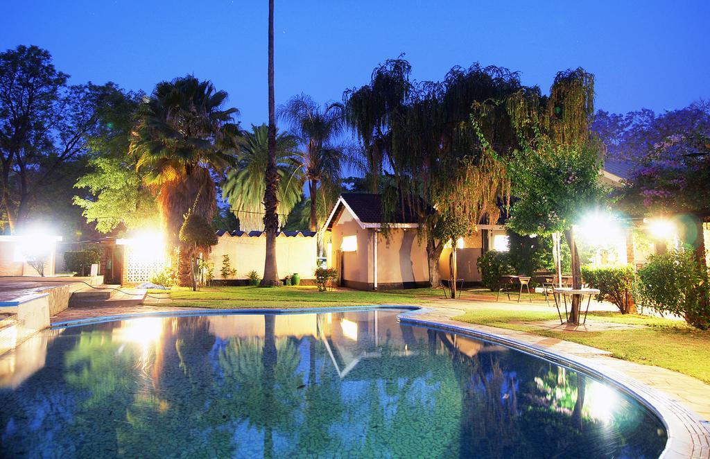 Kadoma Hotel & Conference Centre Extérieur photo