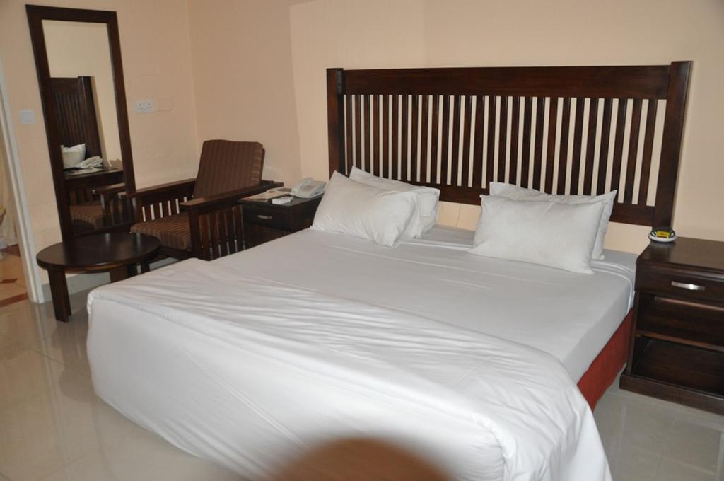 Kadoma Hotel & Conference Centre Extérieur photo