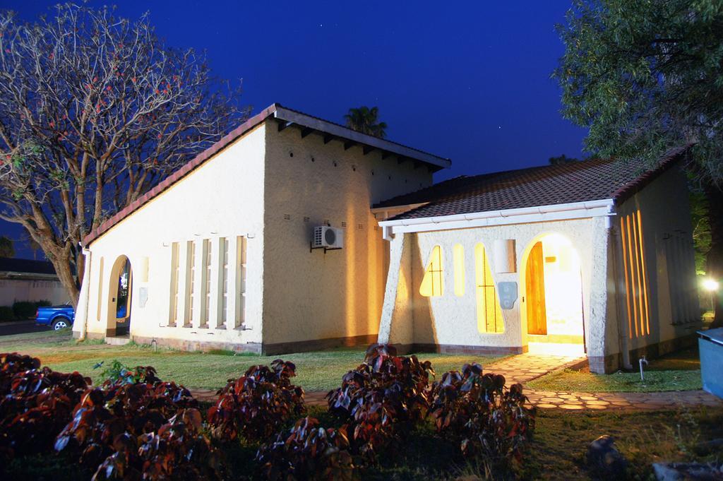 Kadoma Hotel & Conference Centre Extérieur photo