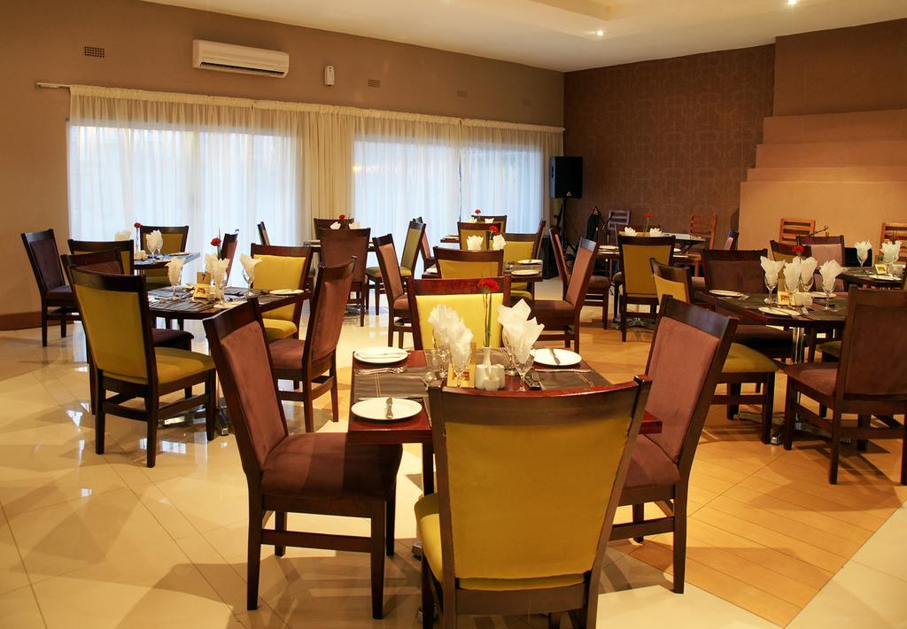 Kadoma Hotel & Conference Centre Extérieur photo