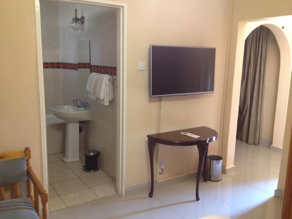 Kadoma Hotel & Conference Centre Extérieur photo