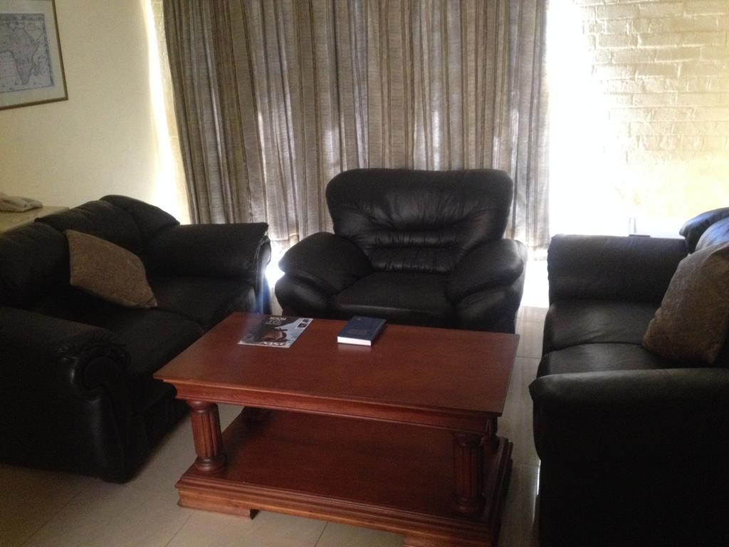 Kadoma Hotel & Conference Centre Extérieur photo