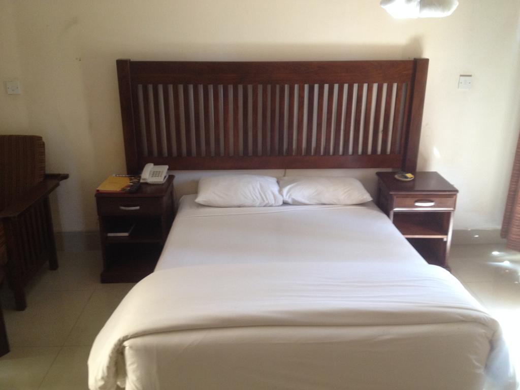 Kadoma Hotel & Conference Centre Extérieur photo