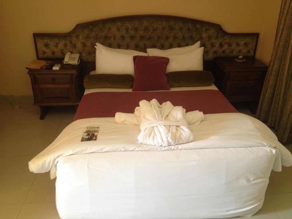 Kadoma Hotel & Conference Centre Extérieur photo