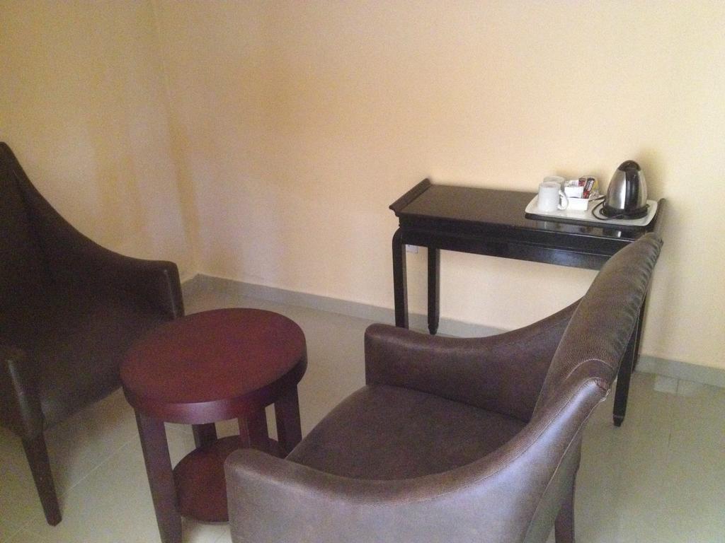 Kadoma Hotel & Conference Centre Extérieur photo