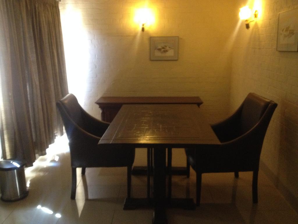 Kadoma Hotel & Conference Centre Extérieur photo