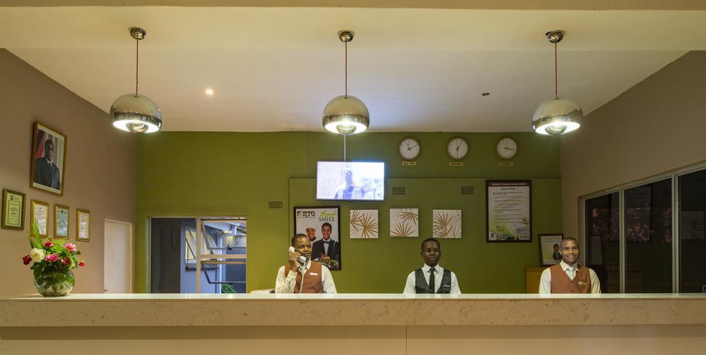 Kadoma Hotel & Conference Centre Extérieur photo