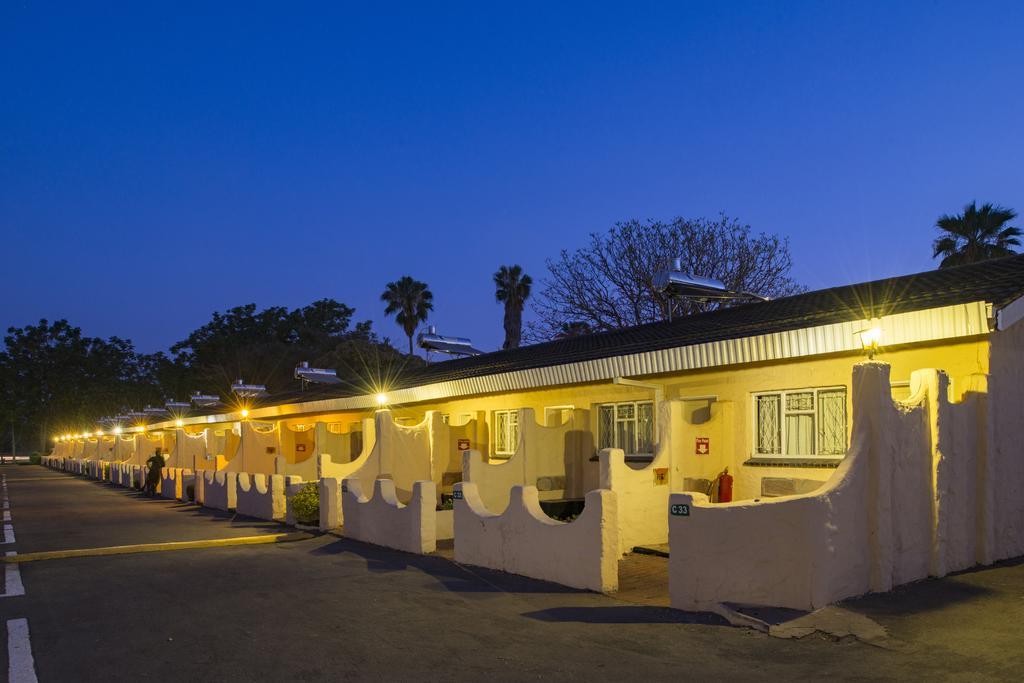 Kadoma Hotel & Conference Centre Extérieur photo