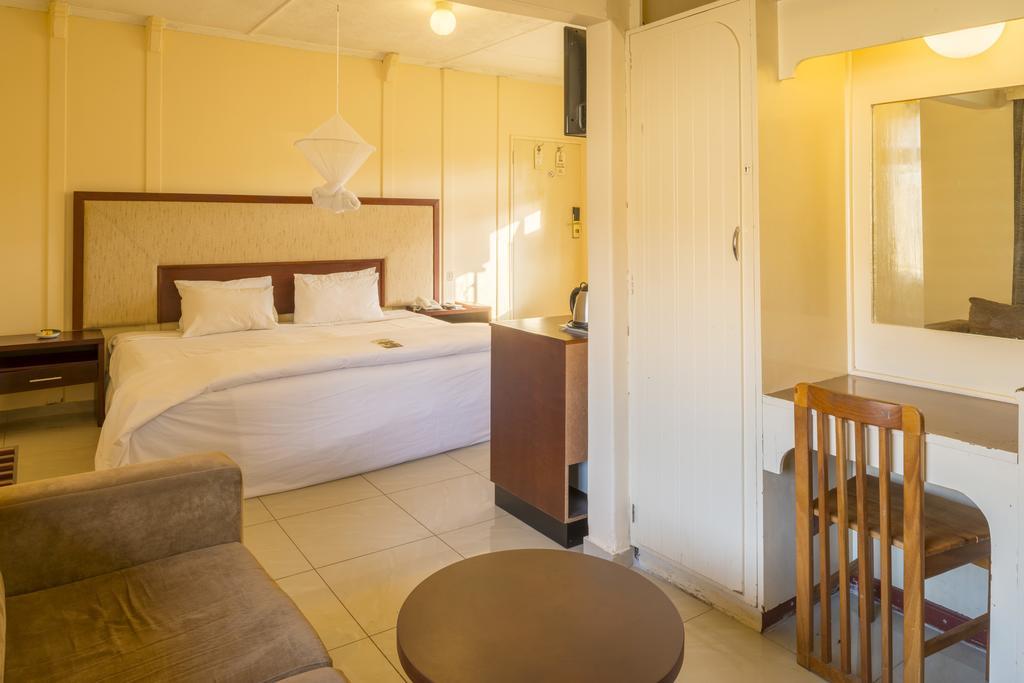 Kadoma Hotel & Conference Centre Extérieur photo