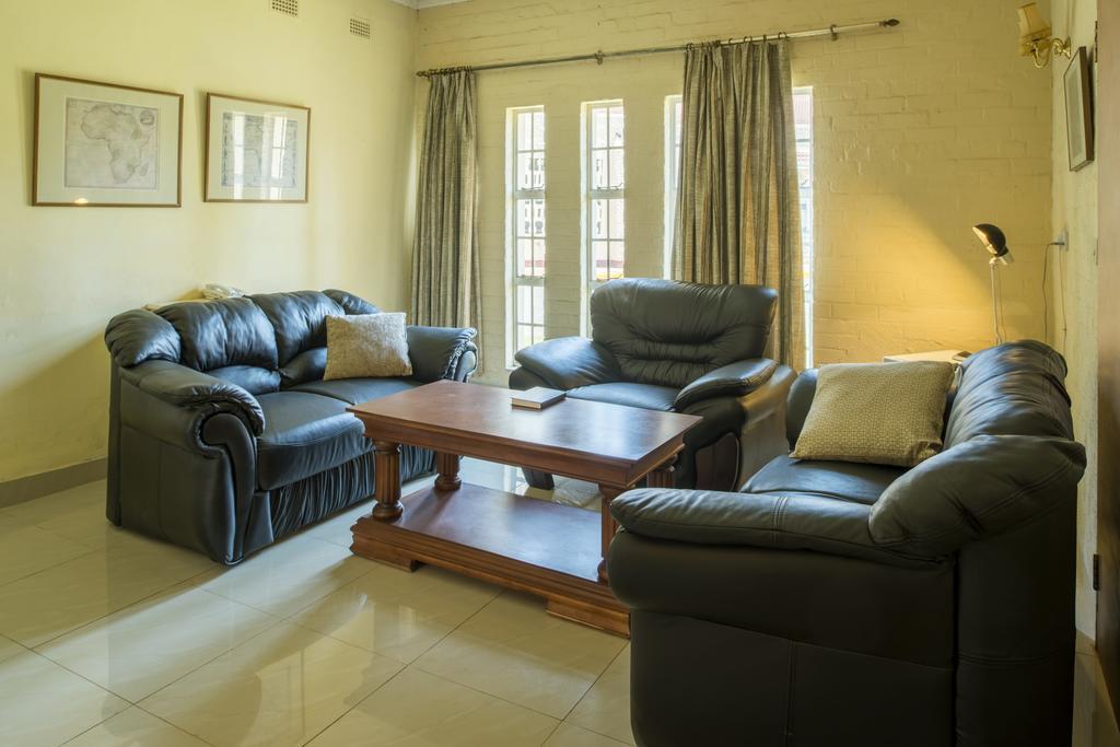 Kadoma Hotel & Conference Centre Extérieur photo