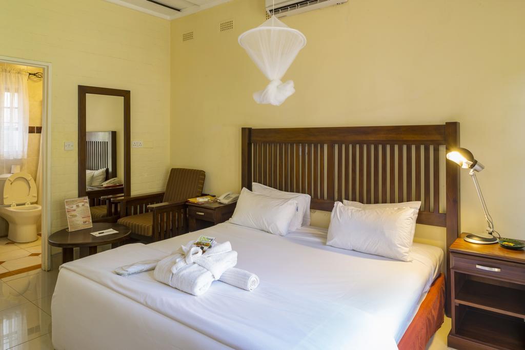 Kadoma Hotel & Conference Centre Extérieur photo