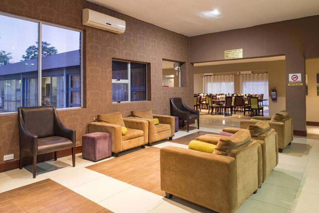 Kadoma Hotel & Conference Centre Extérieur photo