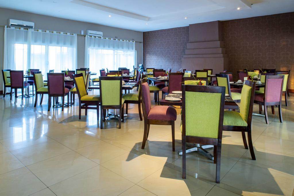 Kadoma Hotel & Conference Centre Extérieur photo
