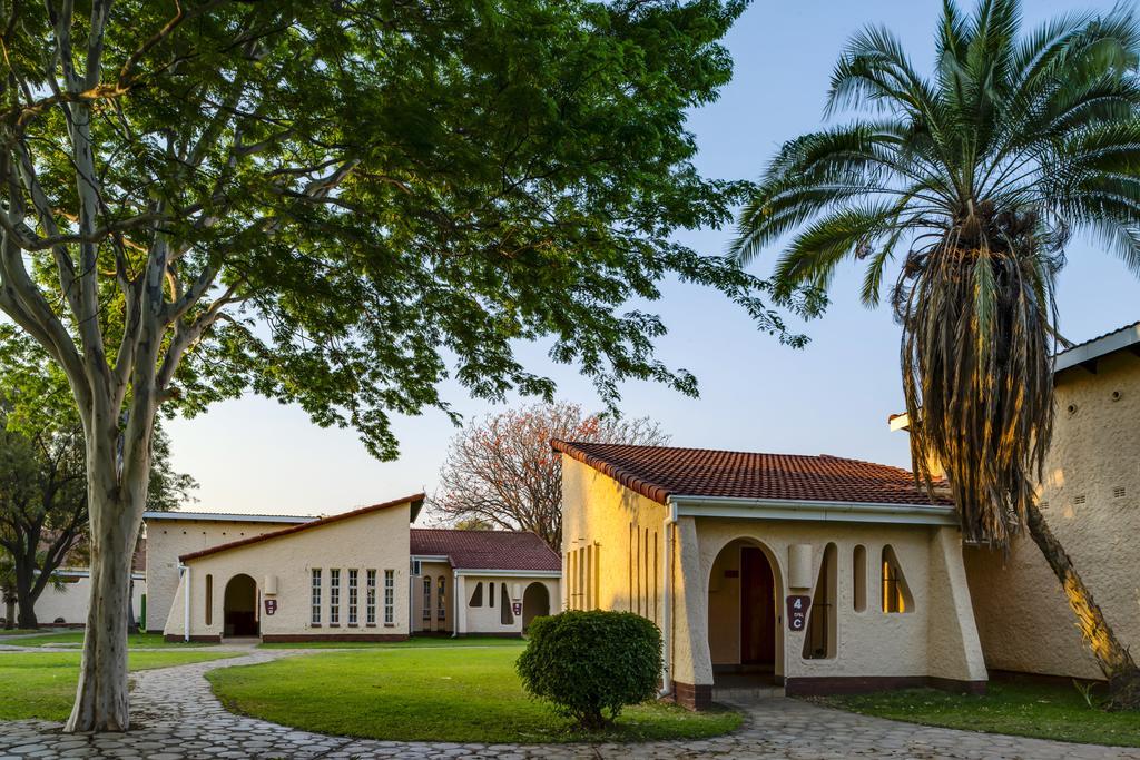 Kadoma Hotel & Conference Centre Extérieur photo