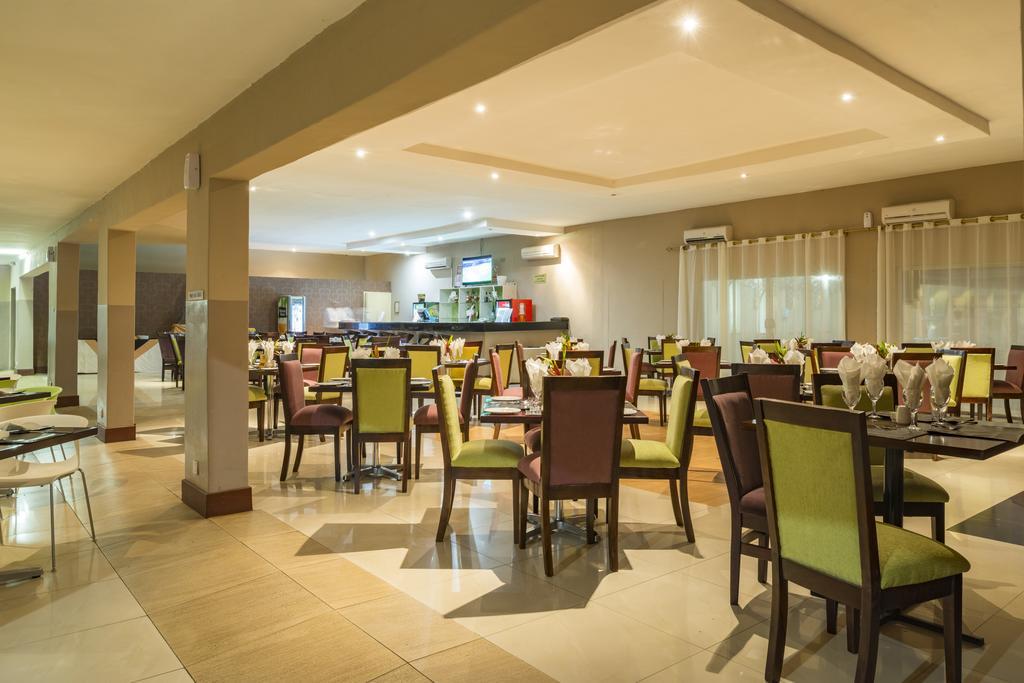 Kadoma Hotel & Conference Centre Extérieur photo