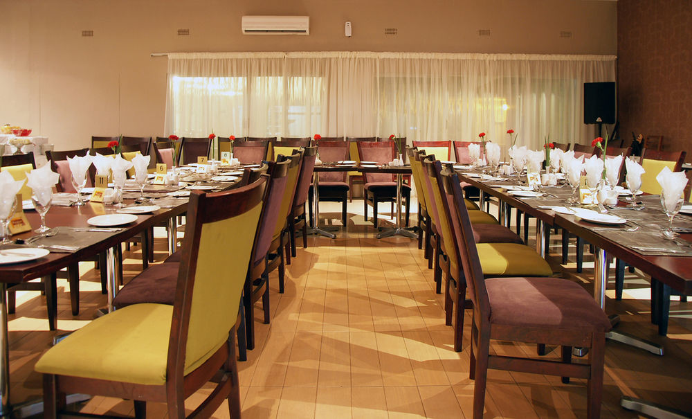 Kadoma Hotel & Conference Centre Extérieur photo